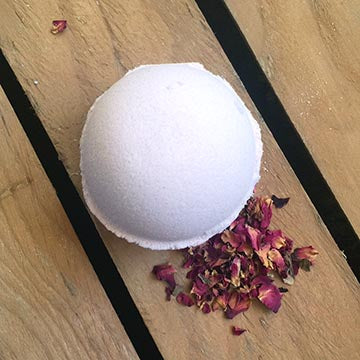 AVS 119 Bath Bomb with vanilla, rose, jasmine and cocoa